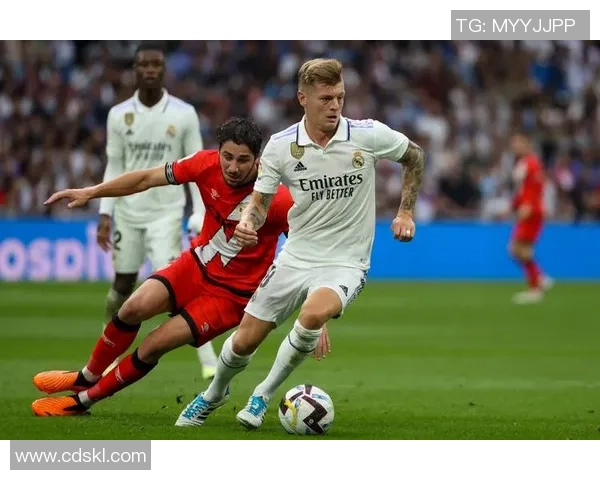 欧联杯精彩对决曼城逆转皇马全场沸腾赛后点评引发热议