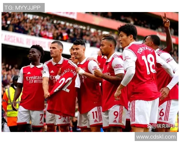 英超焦点战曼联逆转利物浦红牌争议引发热议与转会传闻